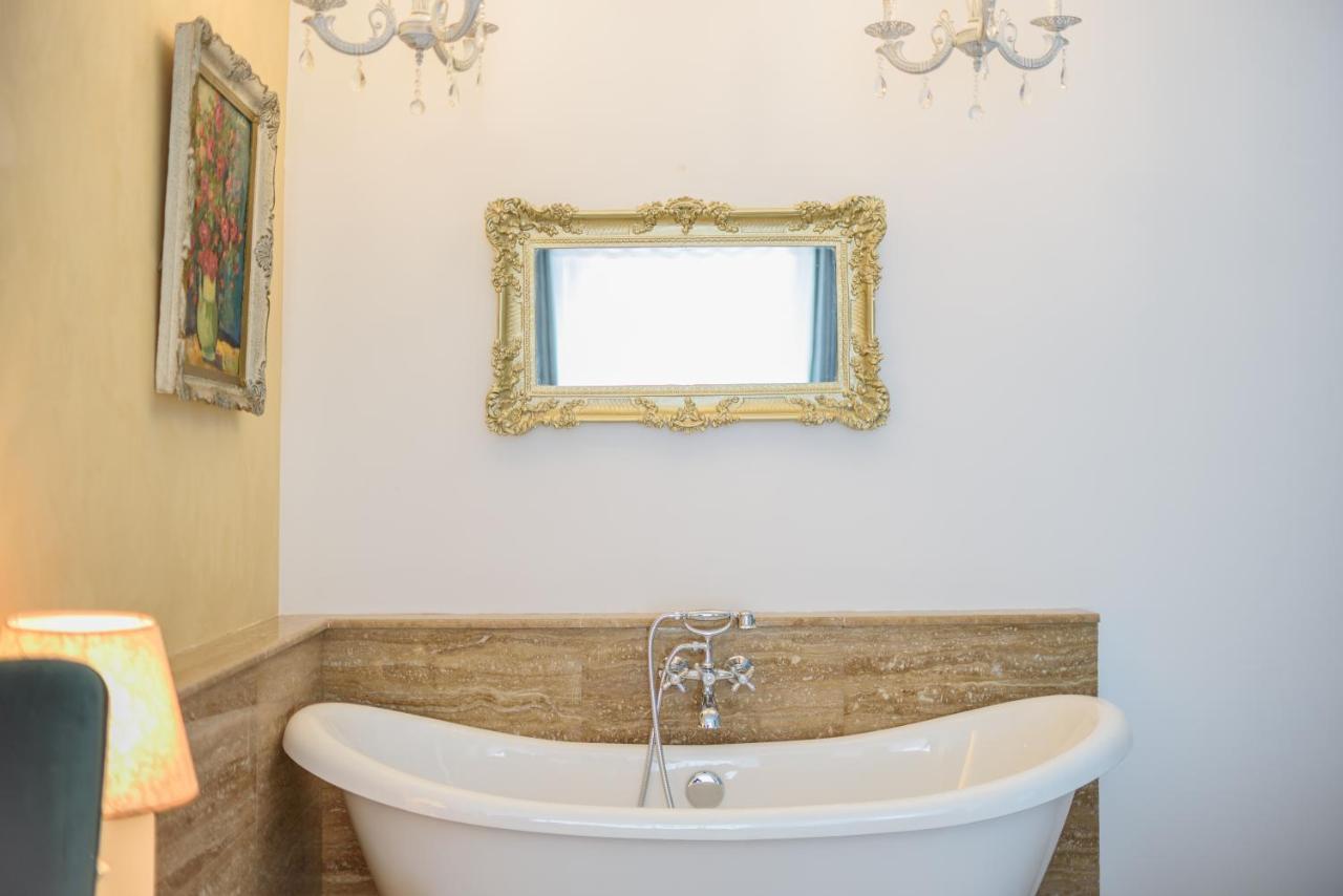 Ultracentral Luxury Apartment คลูจ-นาโปกา ภายนอก รูปภาพ